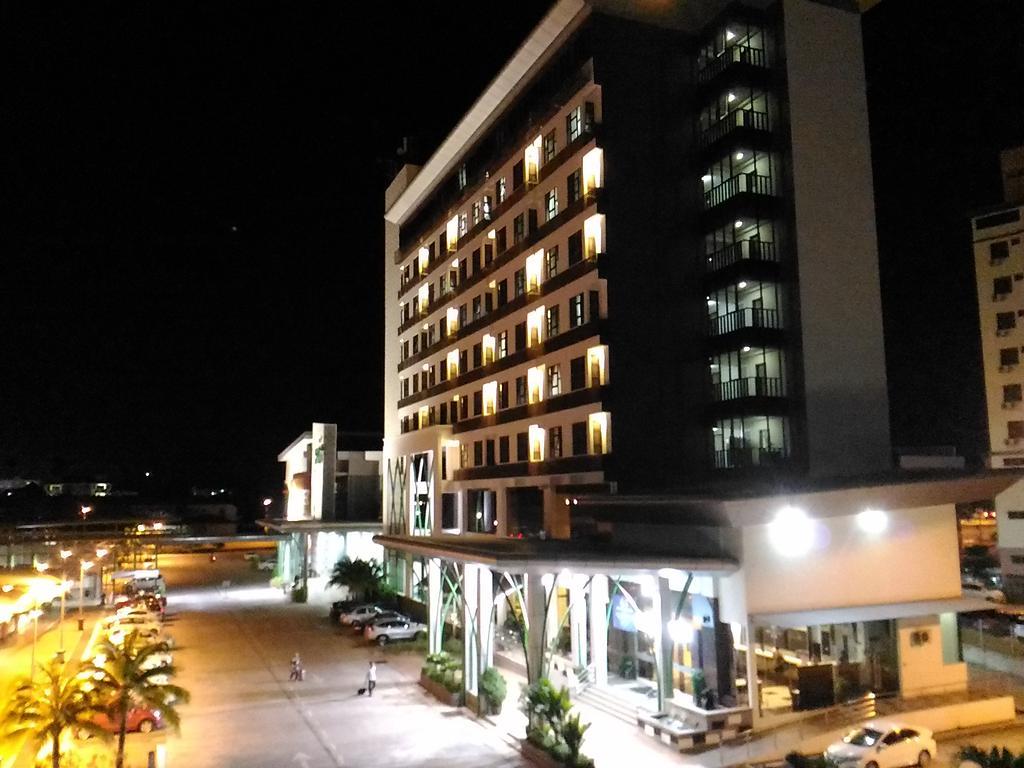 Hig Hotel Kuah Bagian luar foto